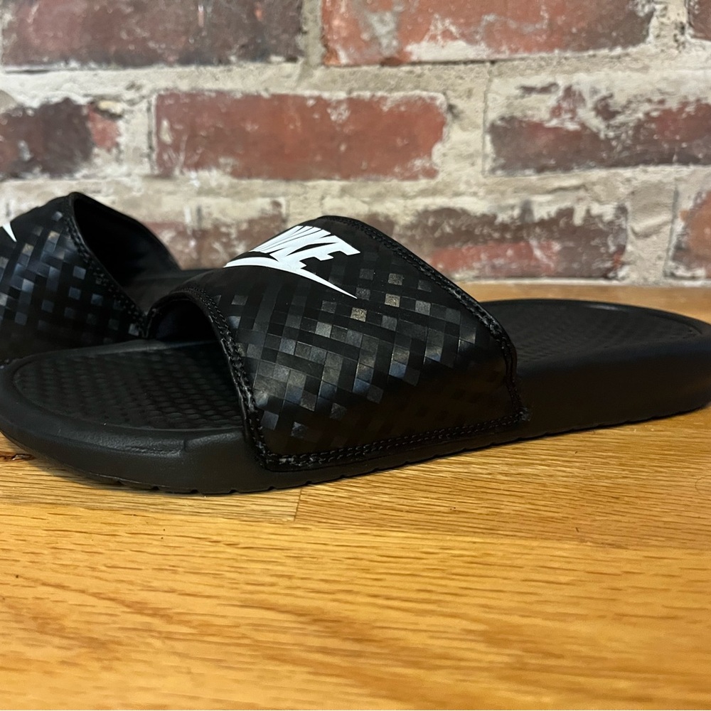 Nike Slides - Picture 2 of 4